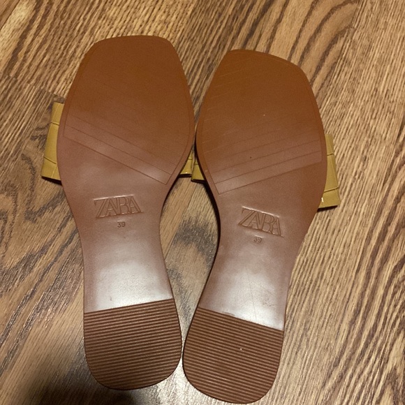🎁Brand new never been worn Zara Casual Faux Croc Square Toe Neutral Slip On - Picture 3 of 3